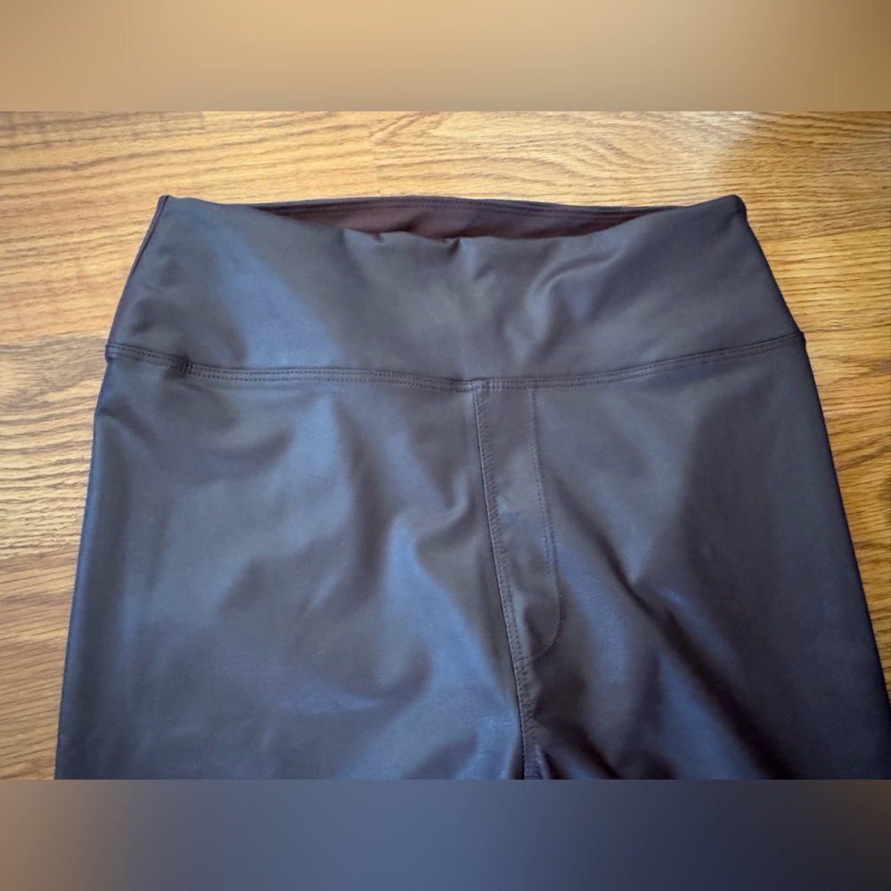 Offline by Aarie Medium Black leggings - Picture 3 of 7